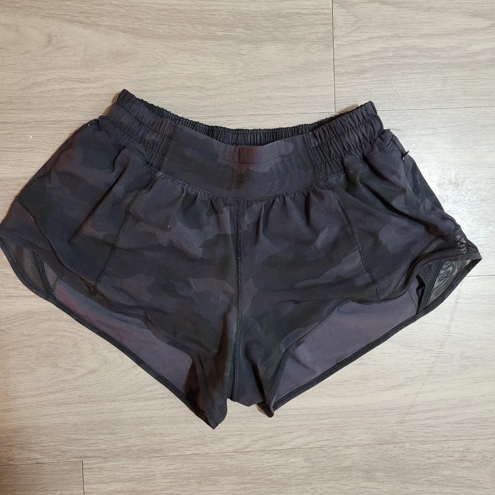 Lululemon Hotty Hot Low-Rise Lined Short 2.5 Heritage 365 Camo Deep Coal Multi 4